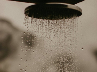 Когда контрастный душ может навредить: объяснение кардиолога