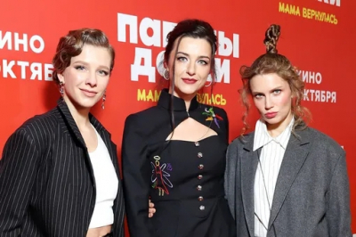 Светский дайджест: Виктория Исакова в черном, редкий выход Татьяны Догилевой, "вампирская" Юлия Хлынина и "папины дочки"